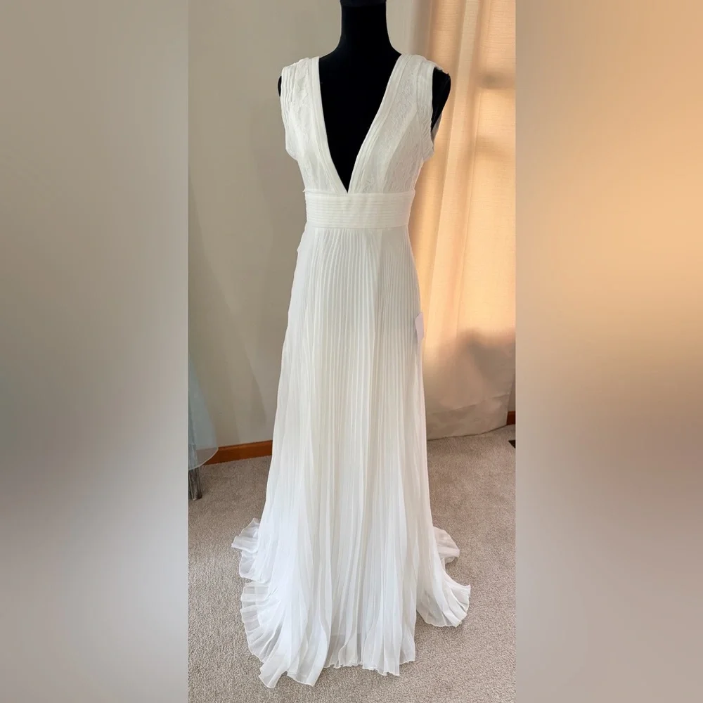 NWT lulus Ivory Chiffon Lace Pleated Open Back Wedding Dress Small - Picture 2 of 11